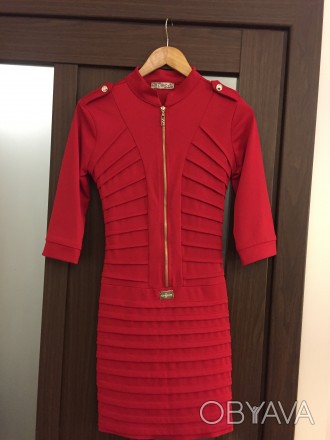 Красное платье 
Состояние- как новое 
Одевалось 1 раз 
Размер M. . фото 1