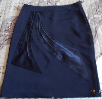 Продаю новую черную юбку классика, р52, длинна юбки 60 см Ткань не мнущаяся ПОТ . . фото 4