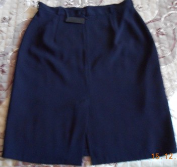 Продаю новую черную юбку классика, р52, длинна юбки 60 см Ткань не мнущаяся ПОТ . . фото 2