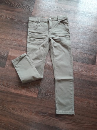Продам новые джинсы фирмы Н&М. Возраст 9-10 лет. Не плотный джинс, похож на брюк. . фото 3