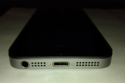 Продаю свой iPhone SE 16 ГБ Space Gray в отличном состоянии. Без царапин, сколов. . фото 5