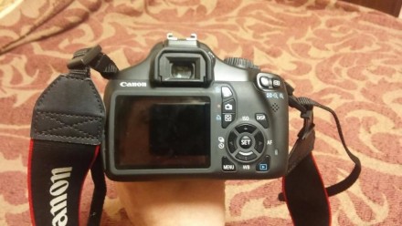 Продаю майже новий фотоапарат Canon EOS rebel t3 разом із чохлом + зарядний прис. . фото 4