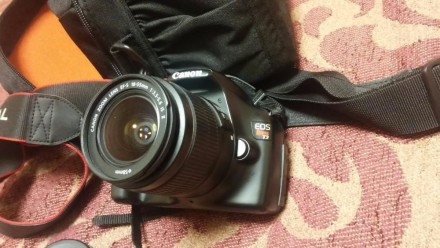 Продаю майже новий фотоапарат Canon EOS rebel t3 разом із чохлом + зарядний прис. . фото 2
