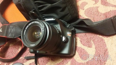 Продаю майже новий фотоапарат Canon EOS rebel t3 разом із чохлом + зарядний прис. . фото 1