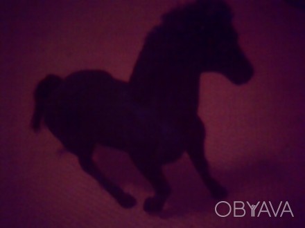 Чёрная лошадь  размер 19см на 19см состояние нормальное. . фото 1