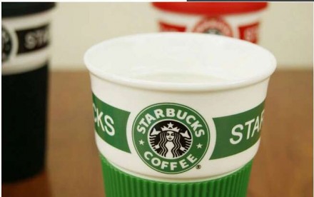 Этот тип чашки Starbucks - категории "to go", то есть в дорогу.

Такая чашка н. . фото 5