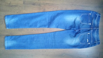 Женские джинсы в хорошем состоянии, без потертостей,, длина 100 см, посадка 23 с. . фото 3