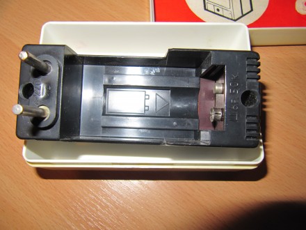 зарядное устройство конца 20-го века для акумуляторов типа батарейки Крона, сост. . фото 3