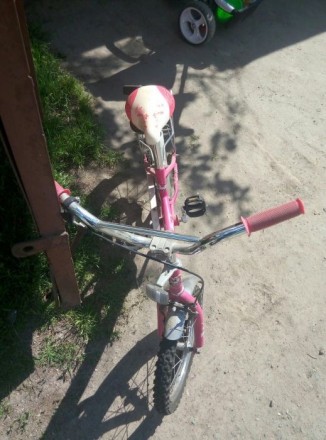 Продам велосипед для девочки, есть страховочные колеса, из недостатков - надо по. . фото 3