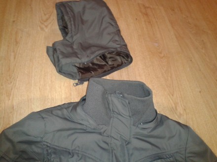 Пальто демисезонное утепленное с отстегивающимся капюшоном для девочки 9-10 лет.. . фото 9