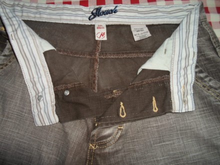 джинсы в хорошем состоянии-не затасканные-только низ немного потерт
джинс средн. . фото 6