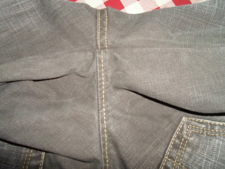 джинсы в хорошем состоянии-не затасканные-только низ немного потерт
джинс средн. . фото 8