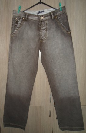 джинсы в хорошем состоянии-не затасканные-только низ немного потерт
джинс средн. . фото 2