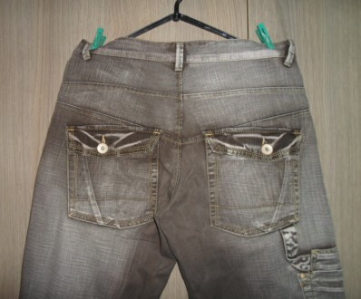 джинсы в хорошем состоянии-не затасканные-только низ немного потерт
джинс средн. . фото 5
