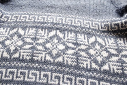 свитер серый ромб + греческий рисунок

длина от плеча до низа - 42 см
от подм. . фото 3