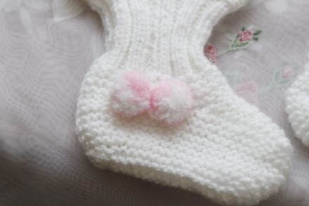 носочки на новорожденных 

всего 5 пар. длина стопы 9.5 см
4 пары связаны пря. . фото 3