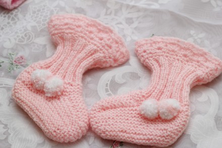 носочки на новорожденных 

всего 5 пар. длина стопы 9.5 см
4 пары связаны пря. . фото 7