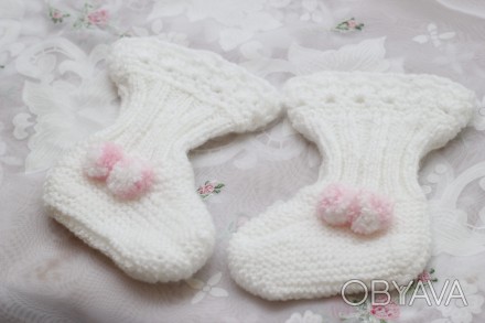 носочки на новорожденных 

всего 5 пар. длина стопы 9.5 см
4 пары связаны пря. . фото 1