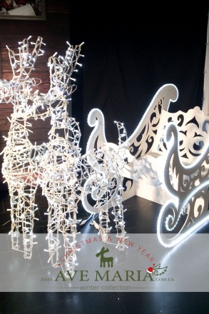 Эксклюзивная Новогодняя декорация «Сани в упряжке с двумя оленями», сани белые к. . фото 2