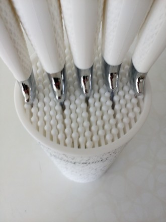 Метало-керамічні ножі
Стан: нові
Колір: Білий
Підставка плюс 5 ножів. . фото 6