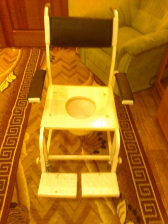 Кресло коляска с туалетом,в отличном состоянии (новая),пр-во Украина.. . фото 3