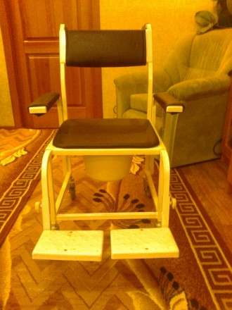 Кресло коляска с туалетом,в отличном состоянии (новая),пр-во Украина.. . фото 2