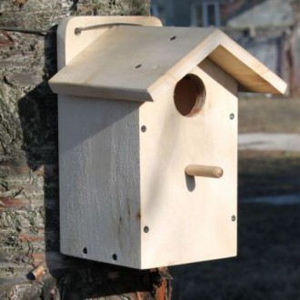 Деревянный домик для птиц изготовленный из доски липы, осины.  Само название скв. . фото 2