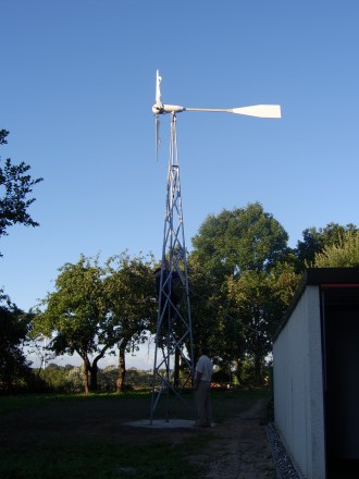 В состав ветряка входят ветрогенератор E-WSE 1.6 (ukraine),
мощностью 1,6-1,8 к. . фото 3