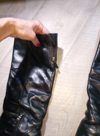 Продаю кожаные женские сапоги, требуют реставрации, дефект на фото показан. Треб. . фото 4
