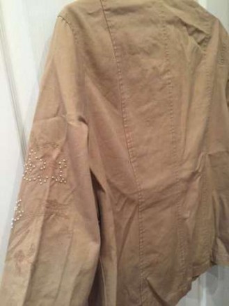 Курточка на женщину, размер 50, бежевая, хлопок. Без подкладки, лёгкая, карманы,. . фото 6