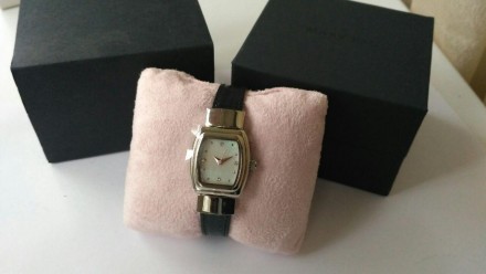 Продам новые часы Mary Kay с перламутровым циферблатом и двухсторонним ремешком . . фото 2