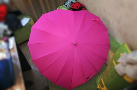 О ригинальный зонт в виде сердца от бренда Mary Kay.  Новый.

Яркий и необычны. . фото 2