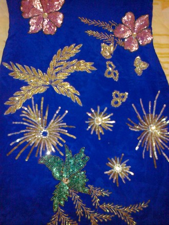 Платья . украшенные вышивками, камнями, бисером, блёстками и парчой. Ярко - сине. . фото 10