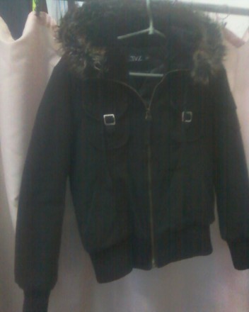 Продам женскую теплую короткую куртку черного цвета. Размер S. Ткань х/б. С капю. . фото 3