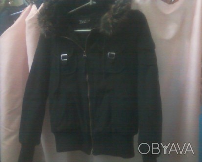 Продам женскую теплую короткую куртку черного цвета. Размер S. Ткань х/б. С капю. . фото 1