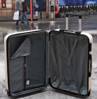  Описание
Брендовий Ультралегкий чемоданы Wings 2011 1.Европейское качество. Пр. . фото 6
