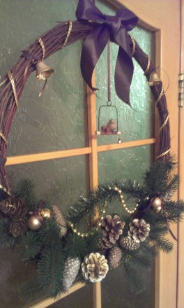 Рождественский веночек ручной работы, сделан из натуральной лозы и декорирован н. . фото 6