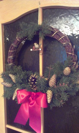 Рождественский веночек ручной работы, сделан из натуральной лозы и декорирован н. . фото 5