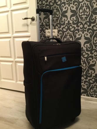 Состояние хорошее, немецкий чемодан с подкладкой  внутри 
4 колеса , сам легкий. . фото 3