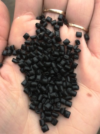 Продам вторичную гранулу ПЭ (полиэтилена) очень высокого качества, цвет черный. . . фото 2