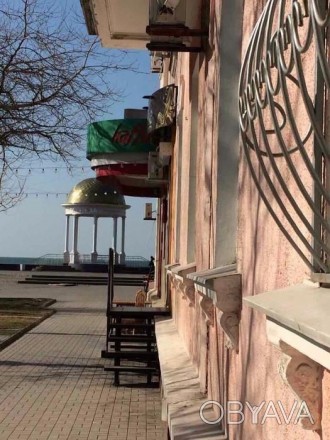 Продам 2х комнатную квартиру 1/3 "сталинка" на берегу моря, на набережной, в цен. . фото 1