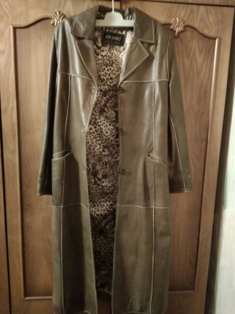 пальто кожзам, коричневого цвета ,размер М на подкладке в хорошем состоянии,заме. . фото 3