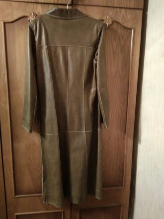 пальто кожзам, коричневого цвета ,размер М на подкладке в хорошем состоянии,заме. . фото 4