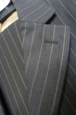 Однобортный мужской костюм, коричневого цвета в узкую полоску. Б/у, в отличном с. . фото 4