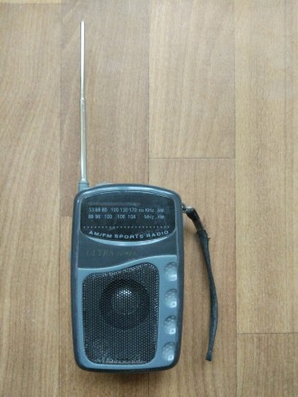 Компактный карманный радиоприемник - отличная аудиотехника для ценителей олд-ску. . фото 2