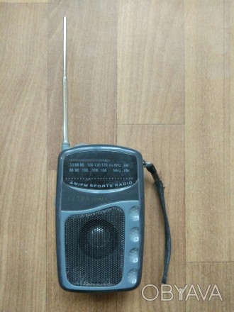 Компактный карманный радиоприемник - отличная аудиотехника для ценителей олд-ску. . фото 1