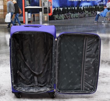 Описание
Дорожный чемодан на четырех колесах FLY произведен из надежного и проч. . фото 3