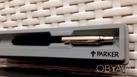 Шариковая ручка Parker 

Корпус: пластик/нержавеющая сталь

Отделка деталей:. . фото 1