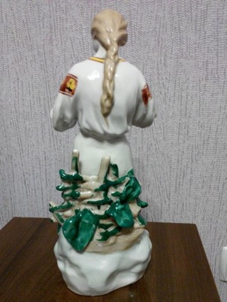 Фарфоровая статуэтка Советского периода "Гадание на ромашке".

Статуэтка описа. . фото 4