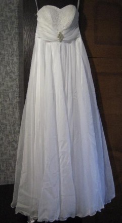 Продается отличное свадебное платье на стройную девушку.
Цвет белый, размер 44 . . фото 10